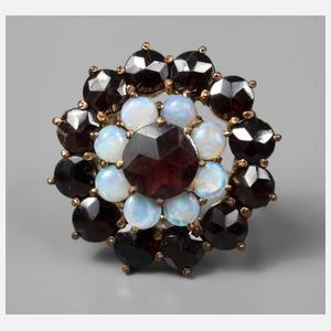 Damenring mit Granatbesatz und Edelopal