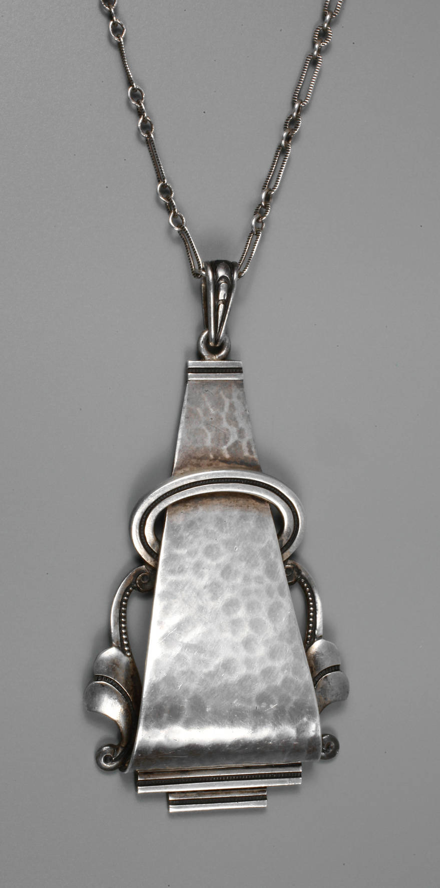 Silberanhänger an Kette