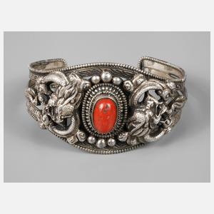 Armspange mit Koralle