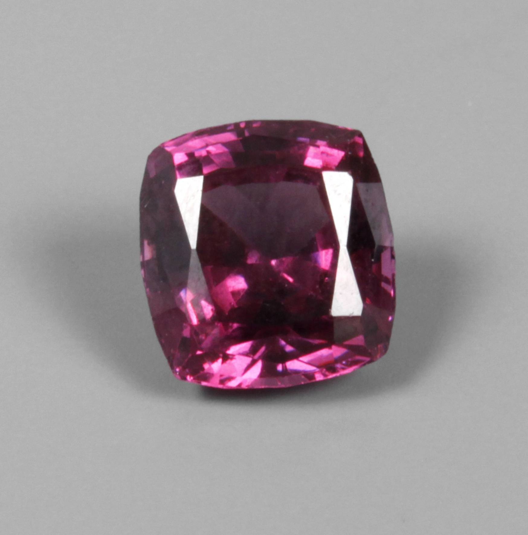 Facettierter Rhodolith, 3,58 ct