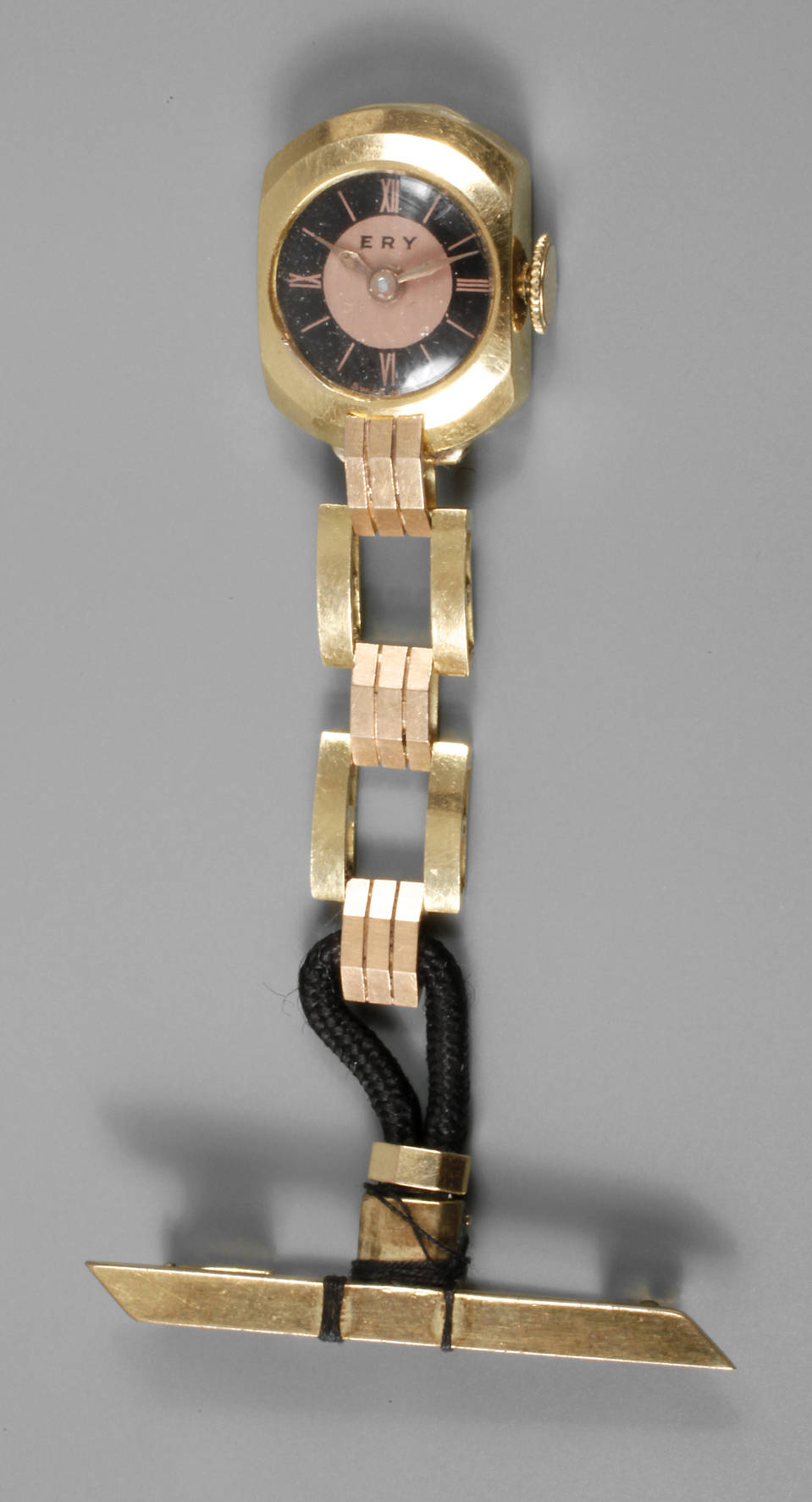 Kleine Frackuhr an Spange mit Kettchen