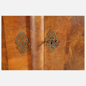 Großer barocker Hallenschrank