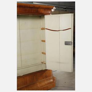 Großer barocker Hallenschrank