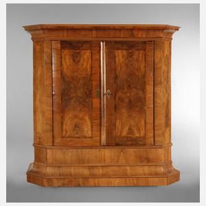 Großer barocker Hallenschrank