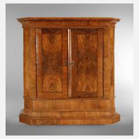 Großer barocker Hallenschrank111