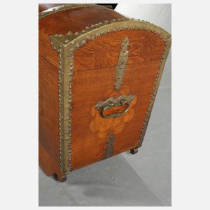 Große Runddeckeltruhe