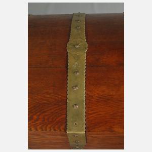 Große Runddeckeltruhe