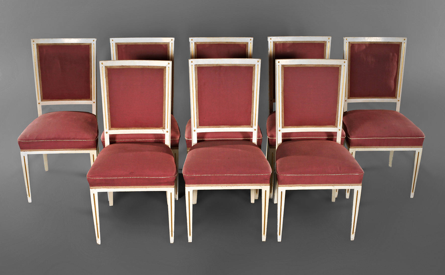 Acht Stühle aus dem Schloss Bellevue