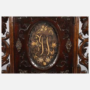 Kleines Wandschränkchen