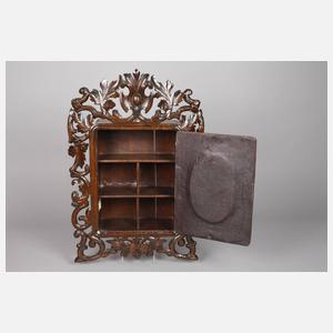 Kleines Wandschränkchen