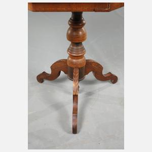 Intarsierter Rauchtisch