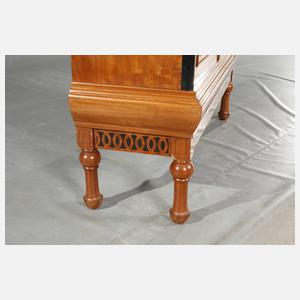 Vitrine im Biedermeierstil