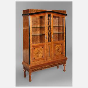 Vitrine im Biedermeierstil