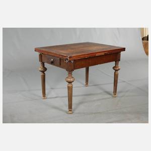 Auszugstisch und vier Stühle