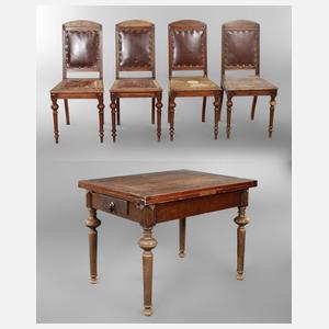 Auszugstisch und vier Stühle