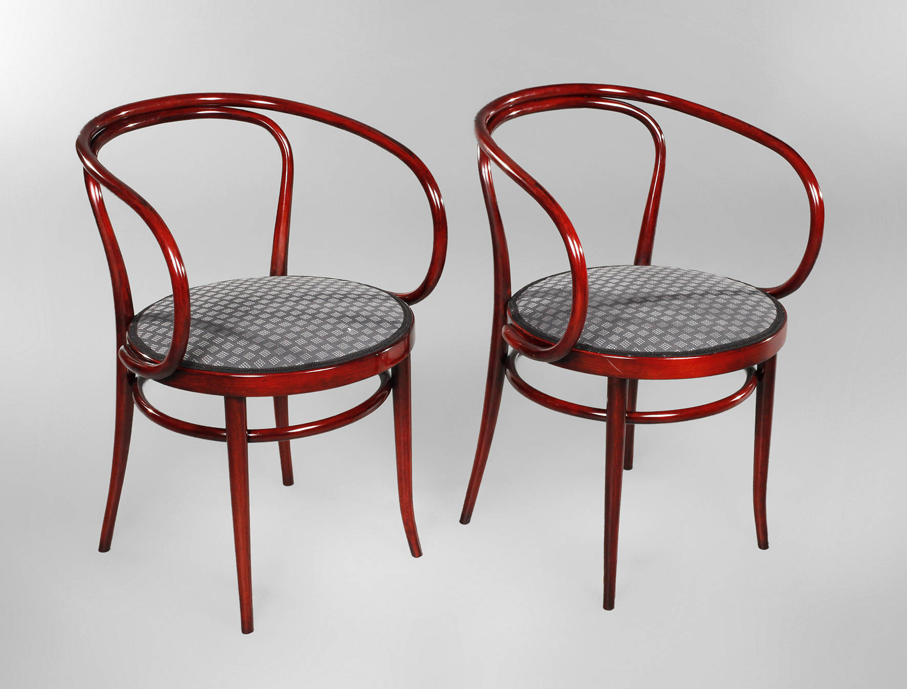 Zwei Armlehnstühle Kohn