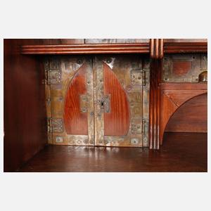 Außergewöhnlicher Bibliotheksschrank