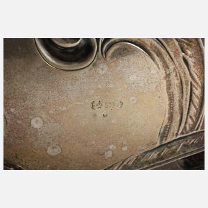 Silberschale mit Schmetterlingen