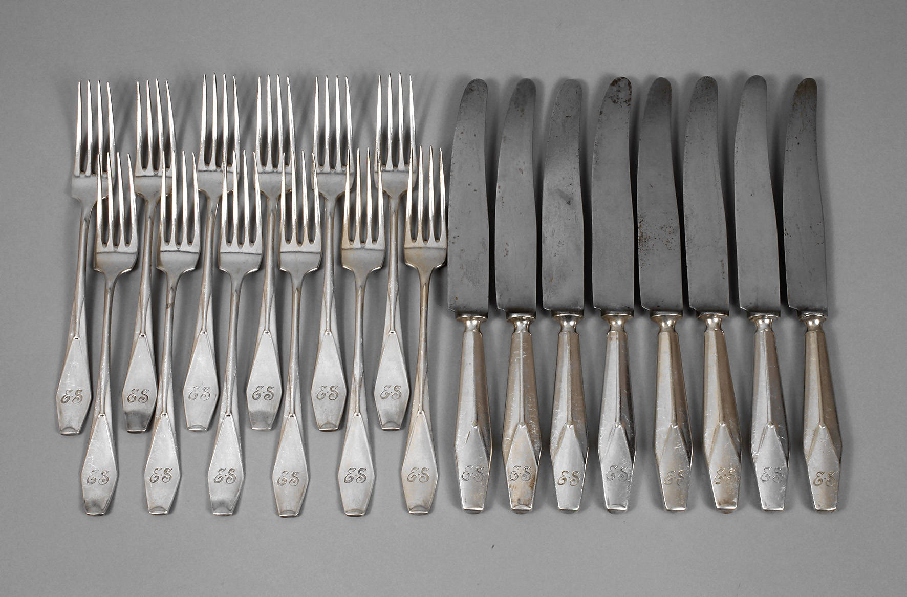 Friedrich Adler zwölf Gabeln und acht Messer