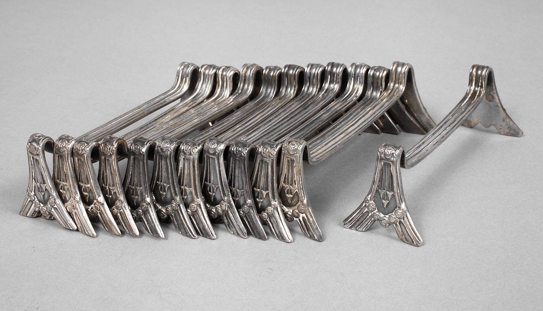 Zwölf Messerbänkchen Jugendstil