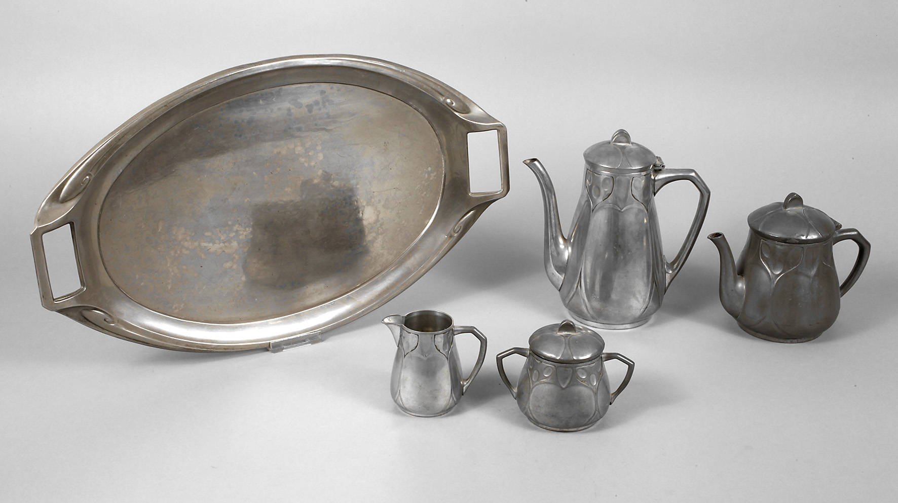 Albin Müller Kernstück mit Tablett