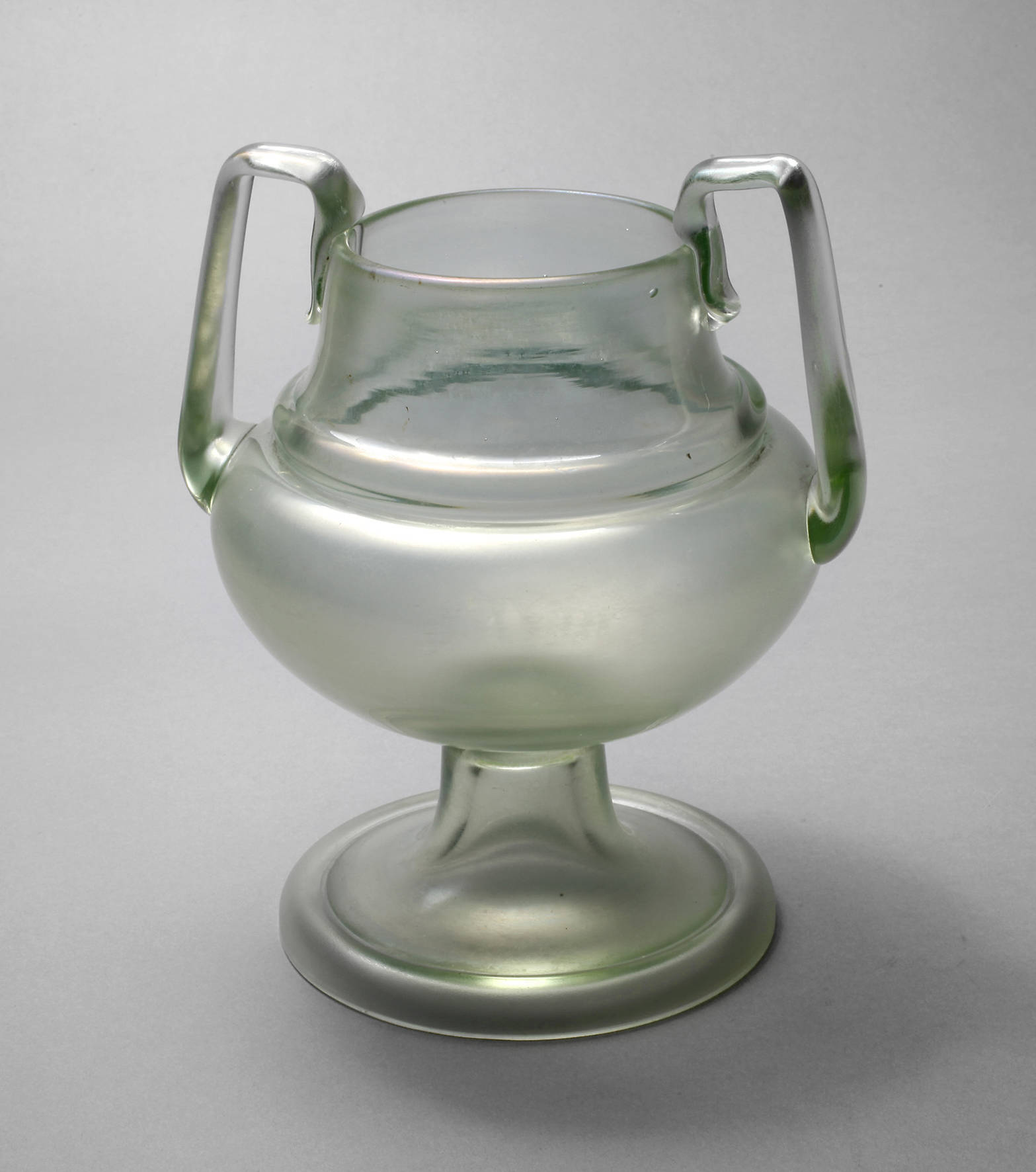 Fritz Heckert Henkelvase ”Cypern”