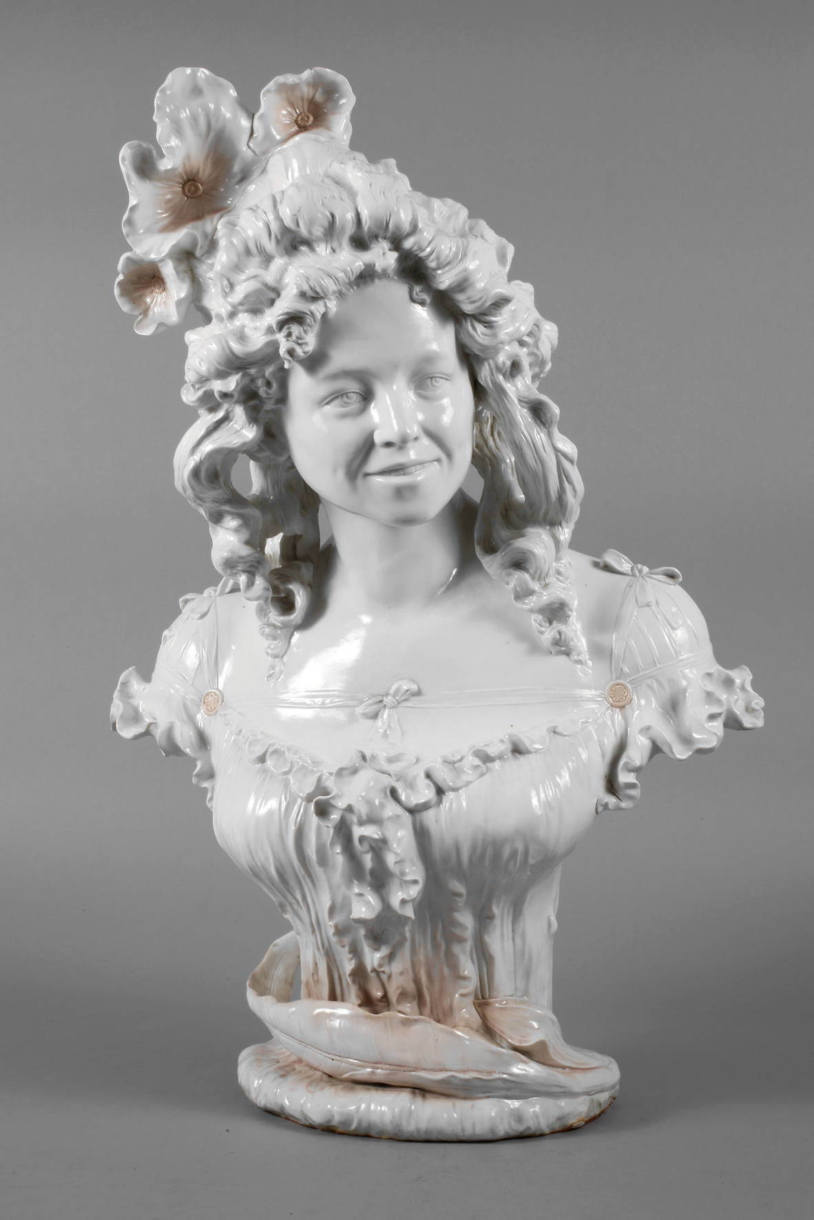 Übergroße Jugendstilbüste