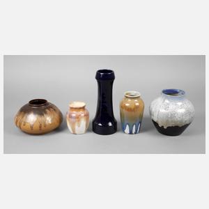 Fünf Laufglasurvasen