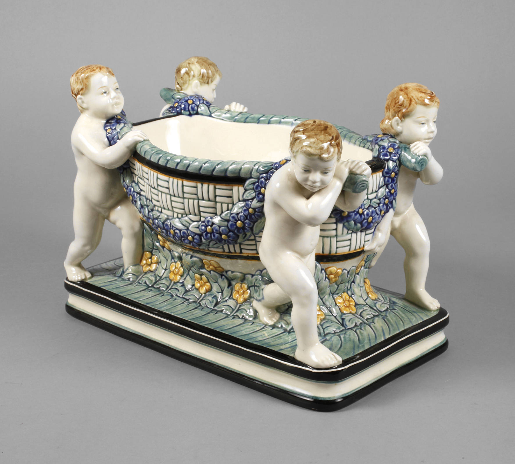 Karlsruhe Jardiniere mit vier Putten