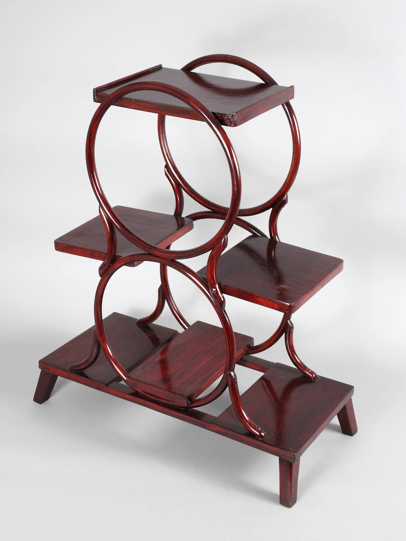 Blumenetagere Kohn