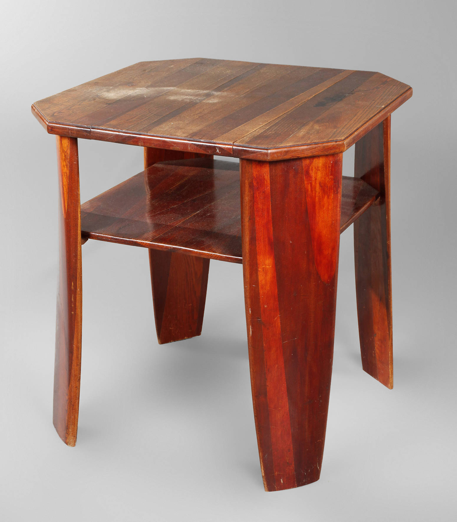 Tisch aus Propellerflügeln