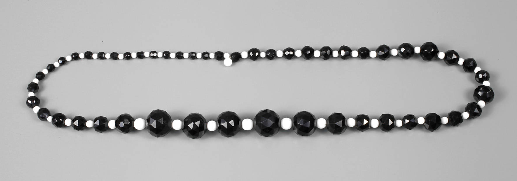 Langes Collier Art déco