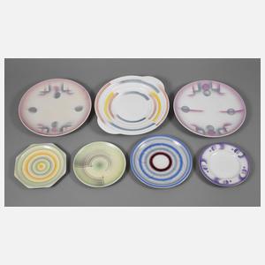 Sieben Teller Spritzdekor