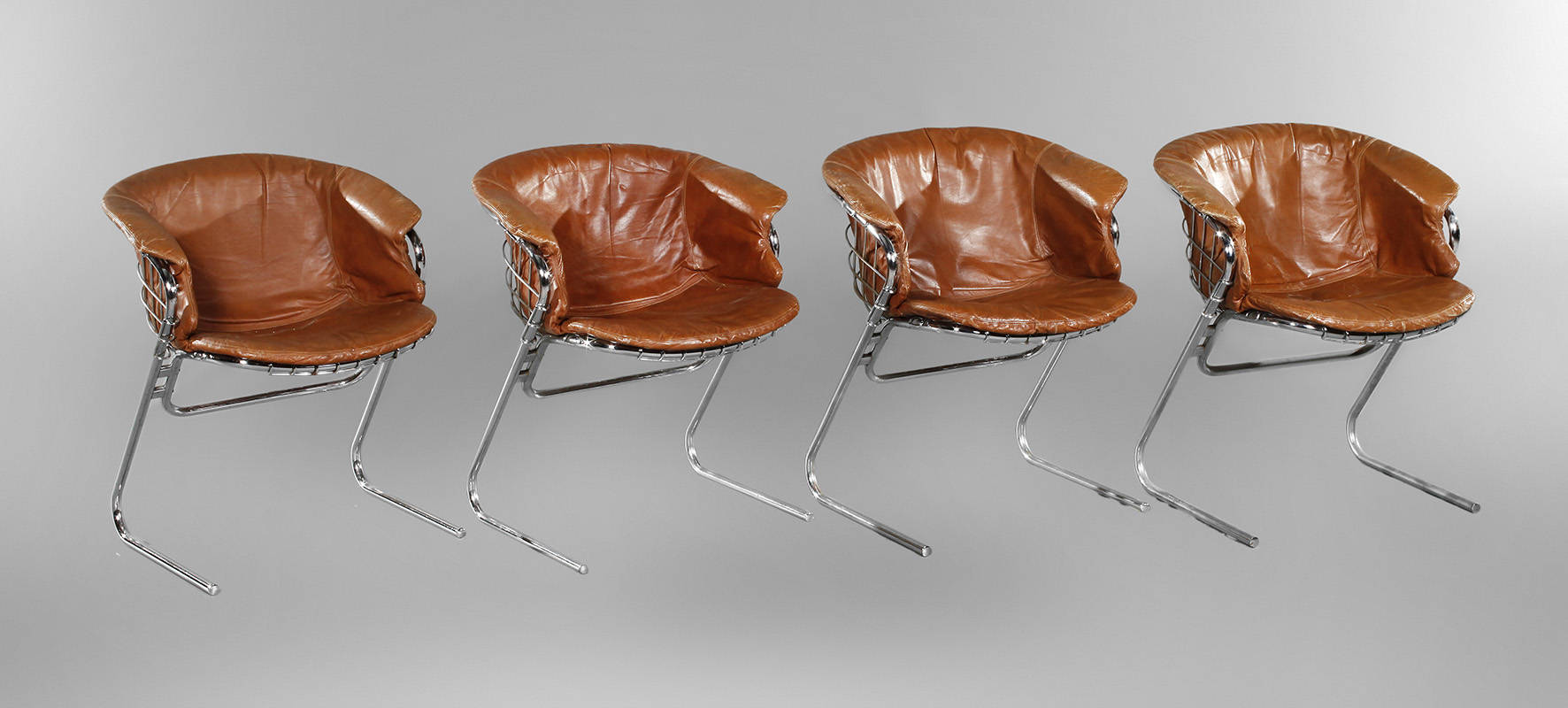 Vier Stahlrohrsessel