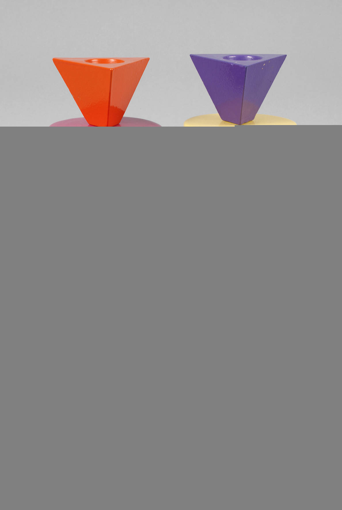 Leuchterpaar im Memphisstil