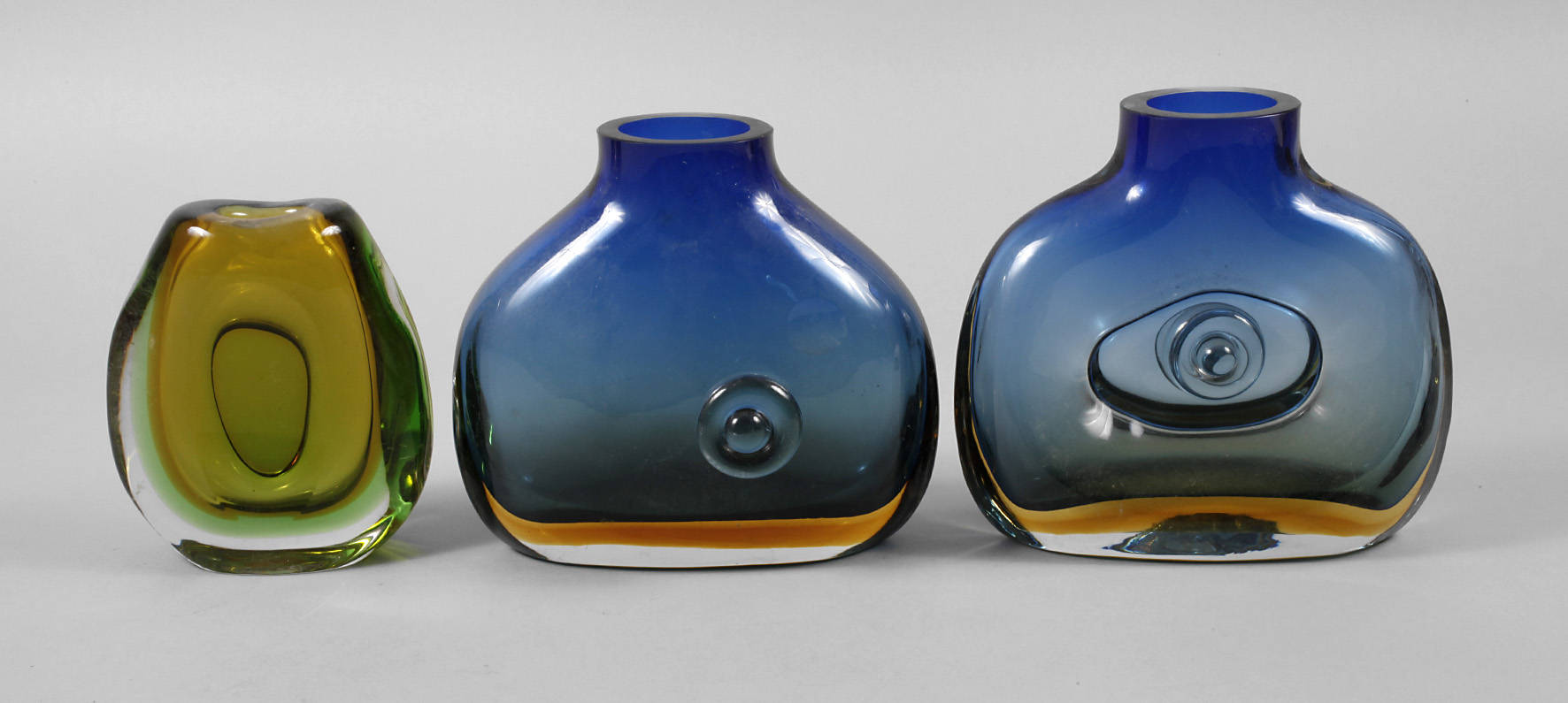 Drei moderne Vasen
