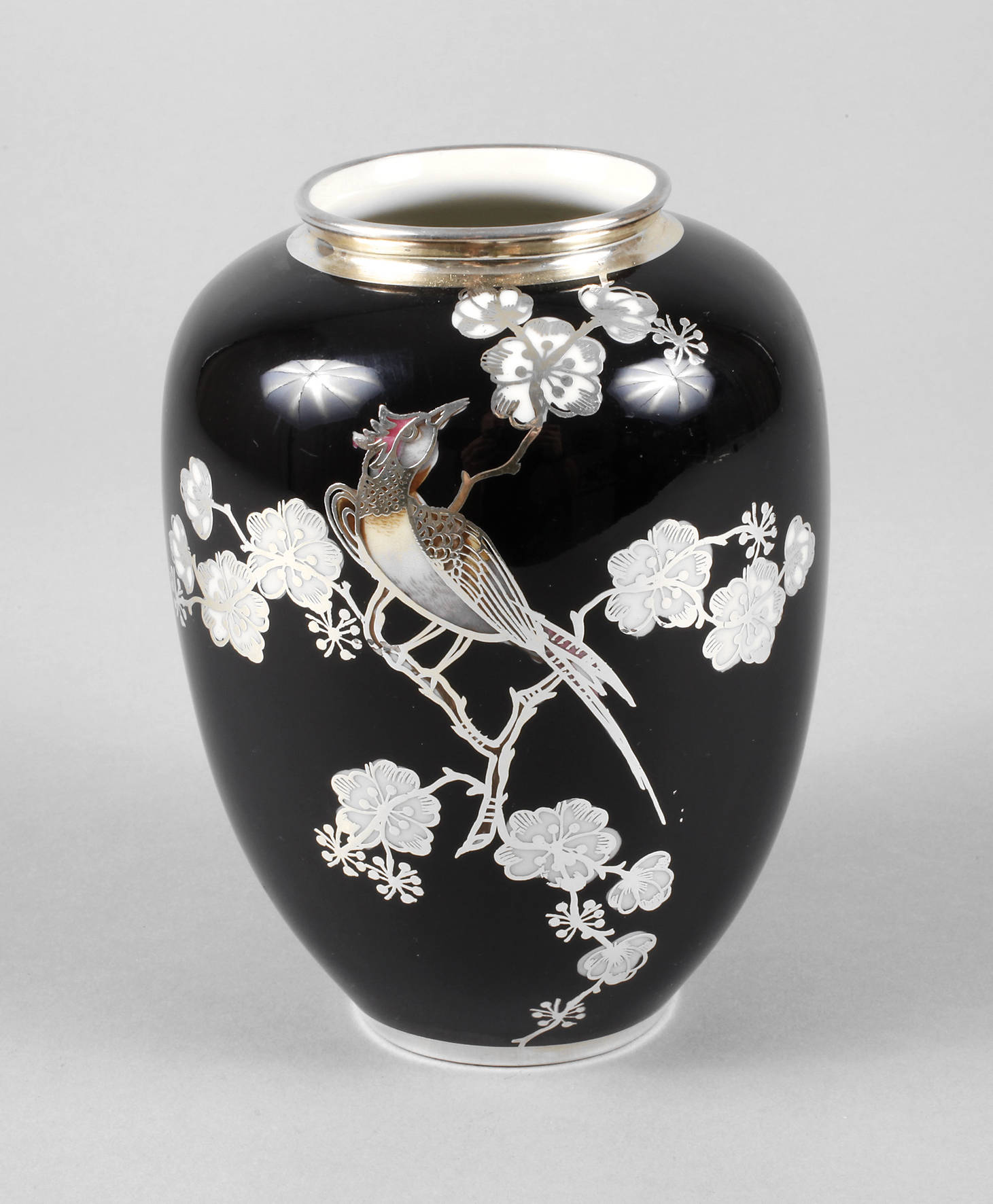 Japonisierende Vase mit Silberauflage