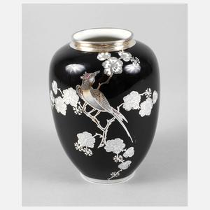 Japonisierende Vase mit Silberauflage