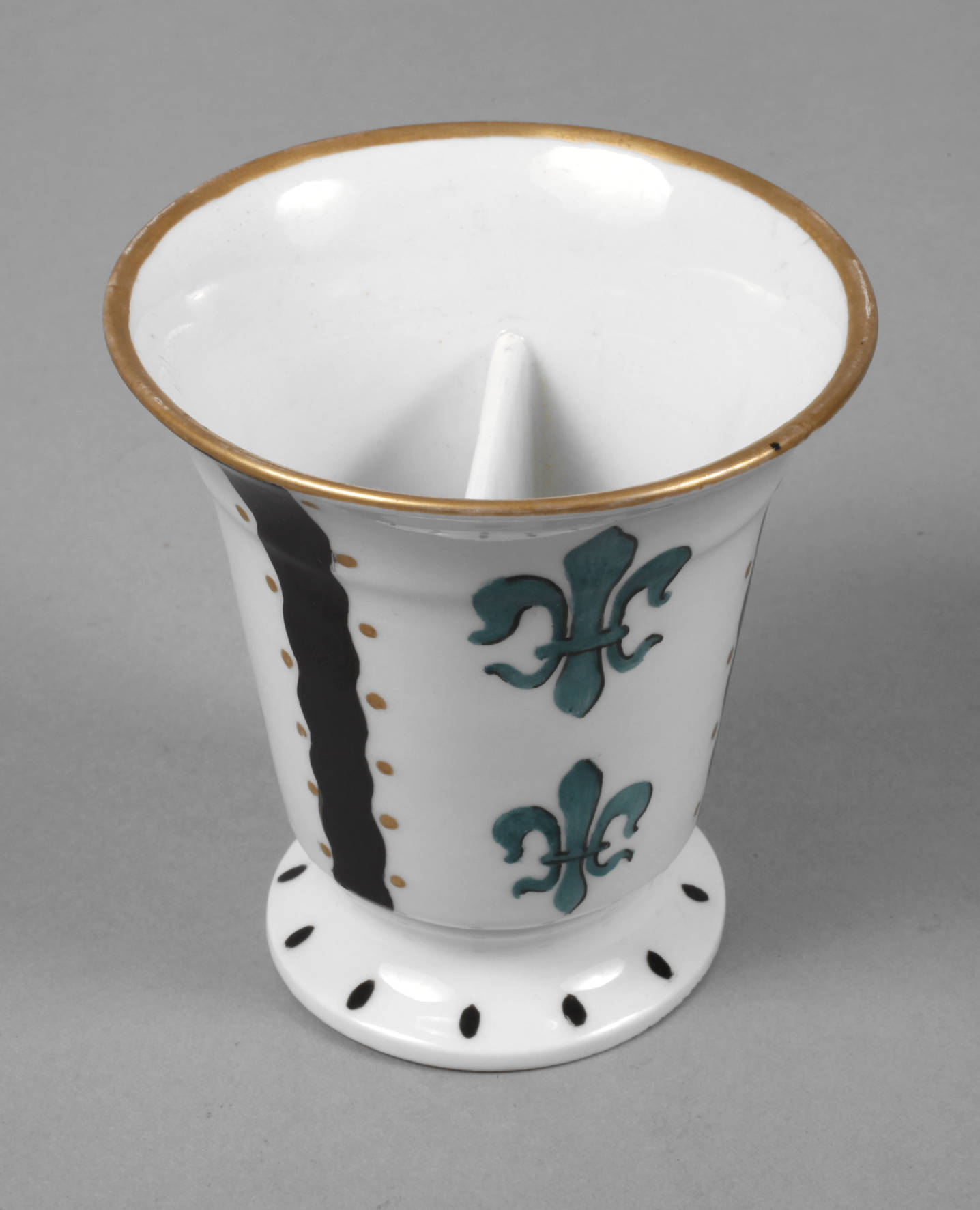 KPM Berlin Becher mit Liliendekor