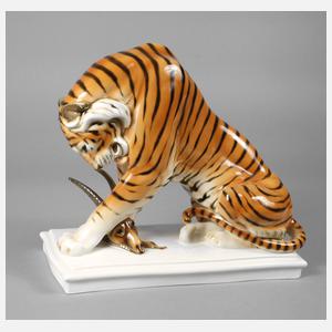 Schwarzburg sitzender Tiger