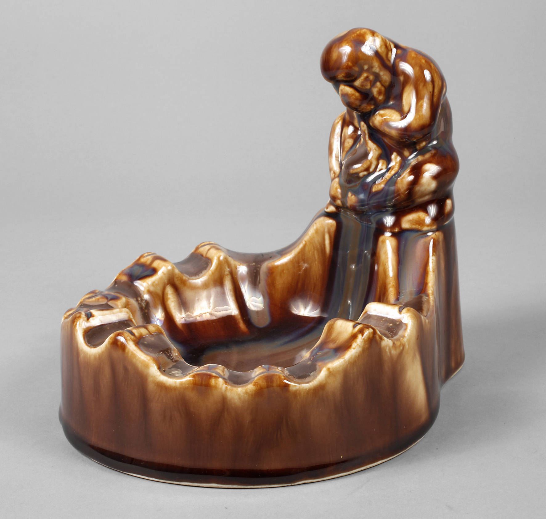 Aschenschale mit Affe