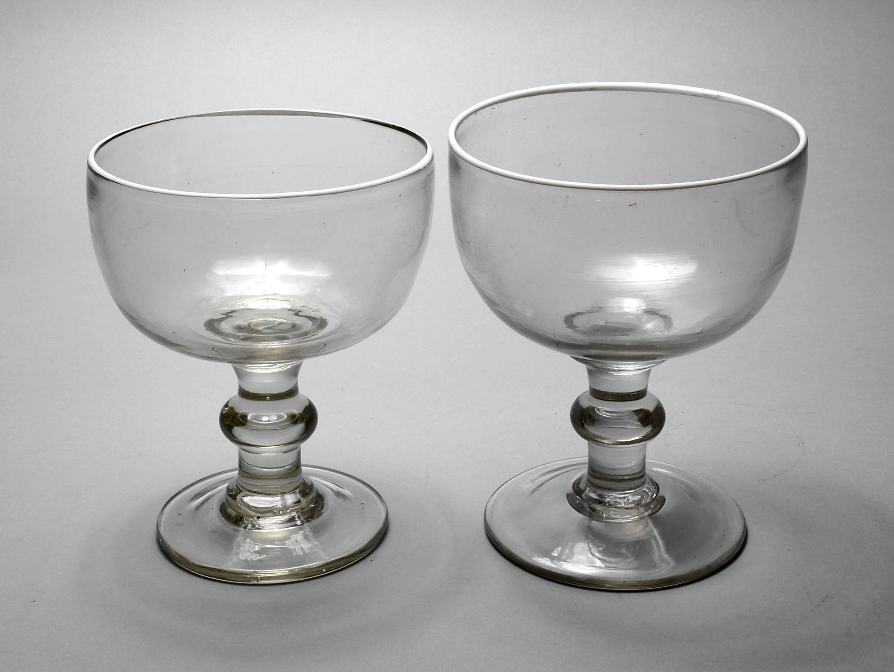 Zwei große Berliner Weiße-Gläser