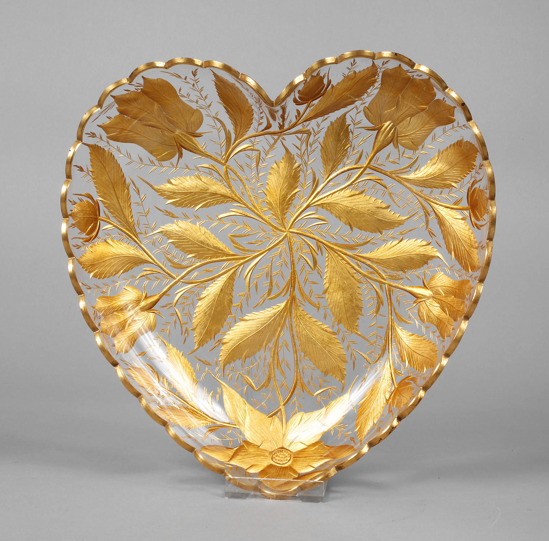 Herzförmige Schale