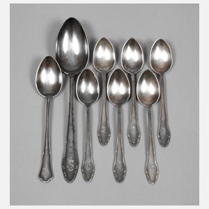 Acht Silberlöffel
