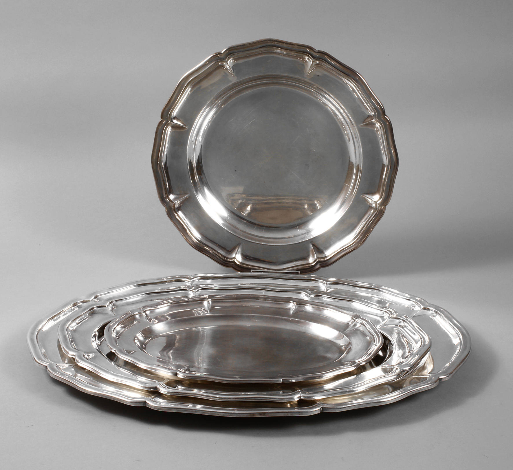 Vier Platten Hotelsilber