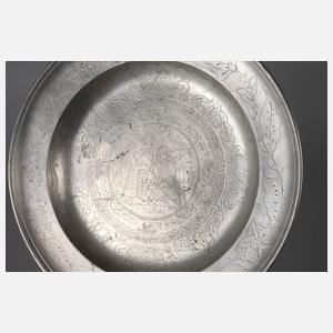 Barocker gravierter Zinnteller