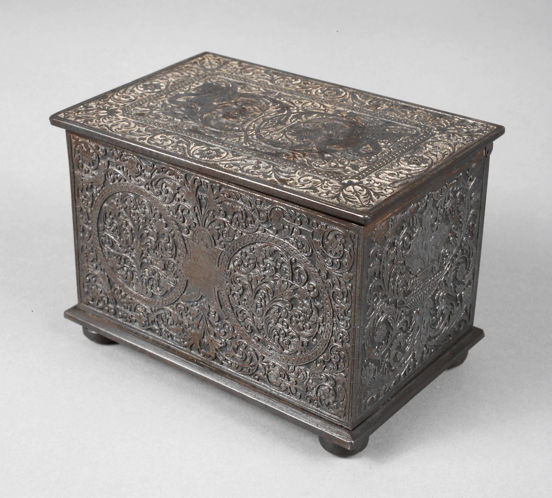 Feine Eisenschatulle