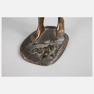 Stehender weiblicher Akt mit Frosch