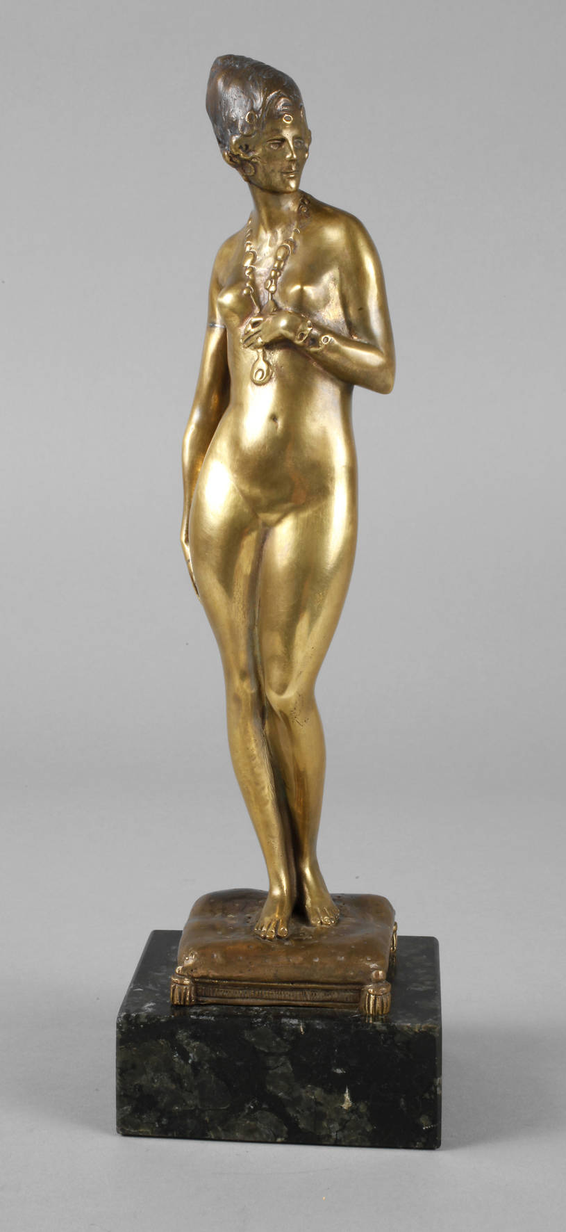 Carl Kauba, stehender weiblicher Akt