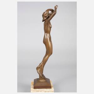 Stehender Mädchenakt